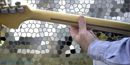 Thumb placement on back of guitar neck